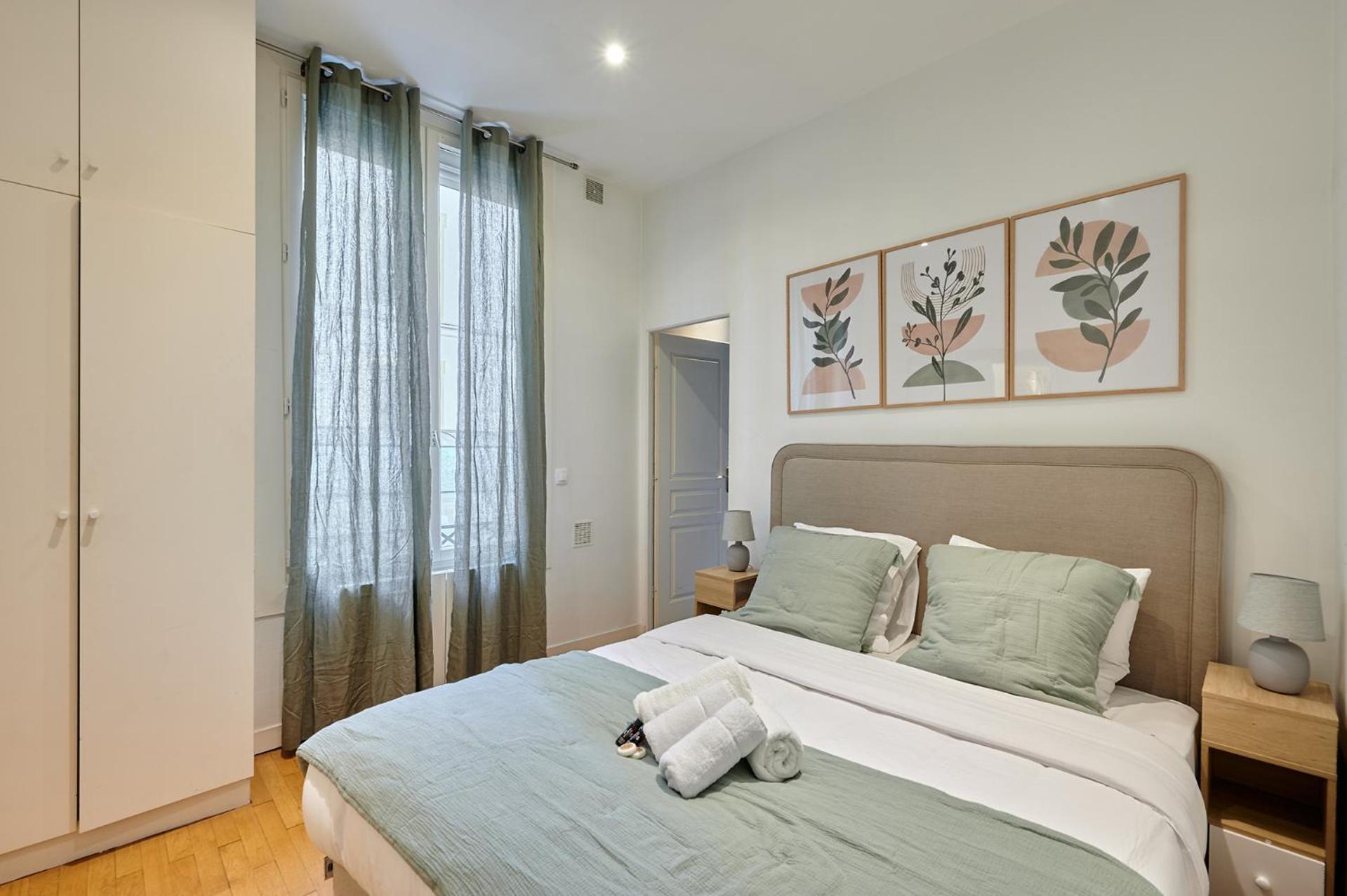 Apartment Center Of Paris By Studio Prestige Exterior photo
