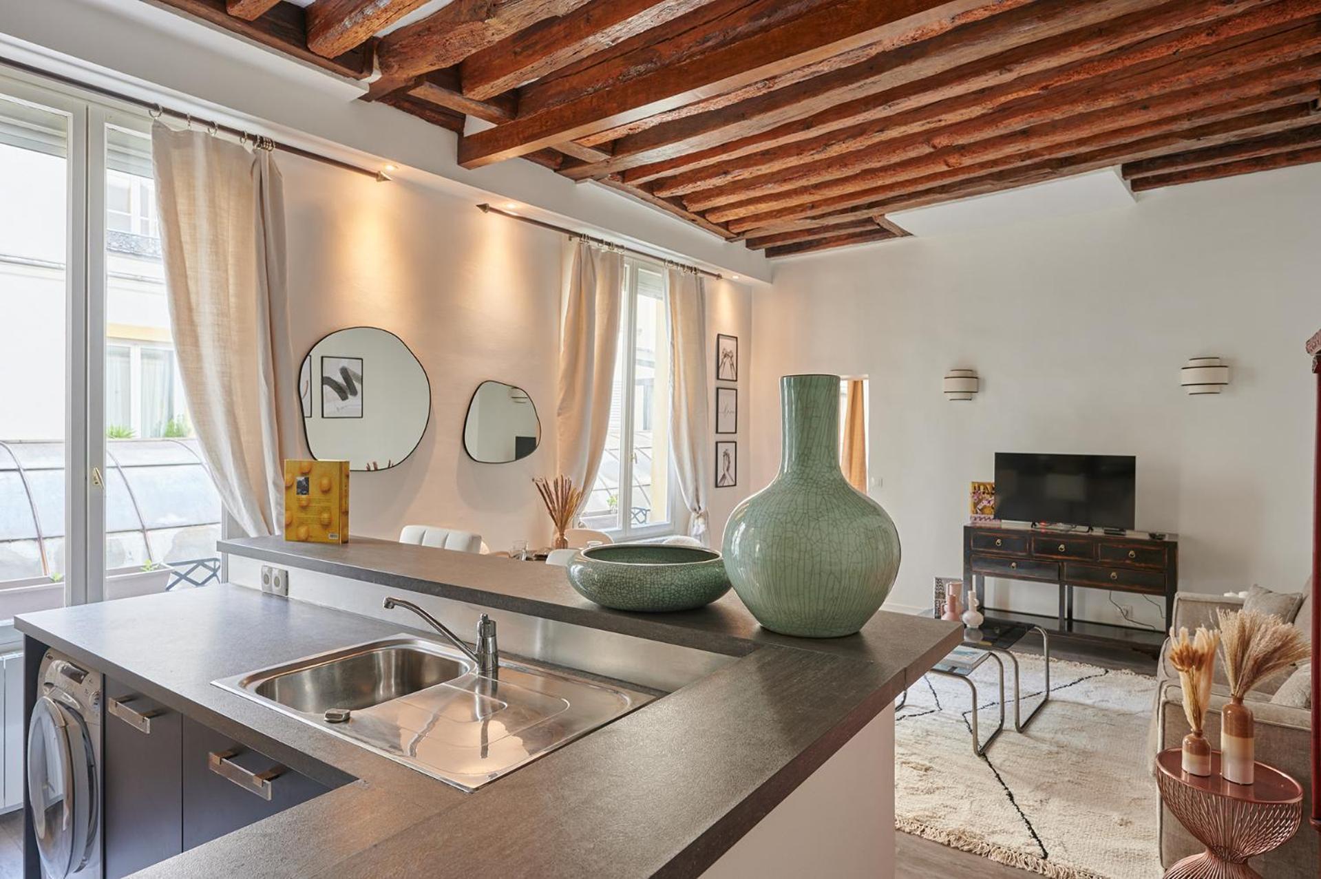 Apartment Center Of Paris By Studio Prestige Exterior photo